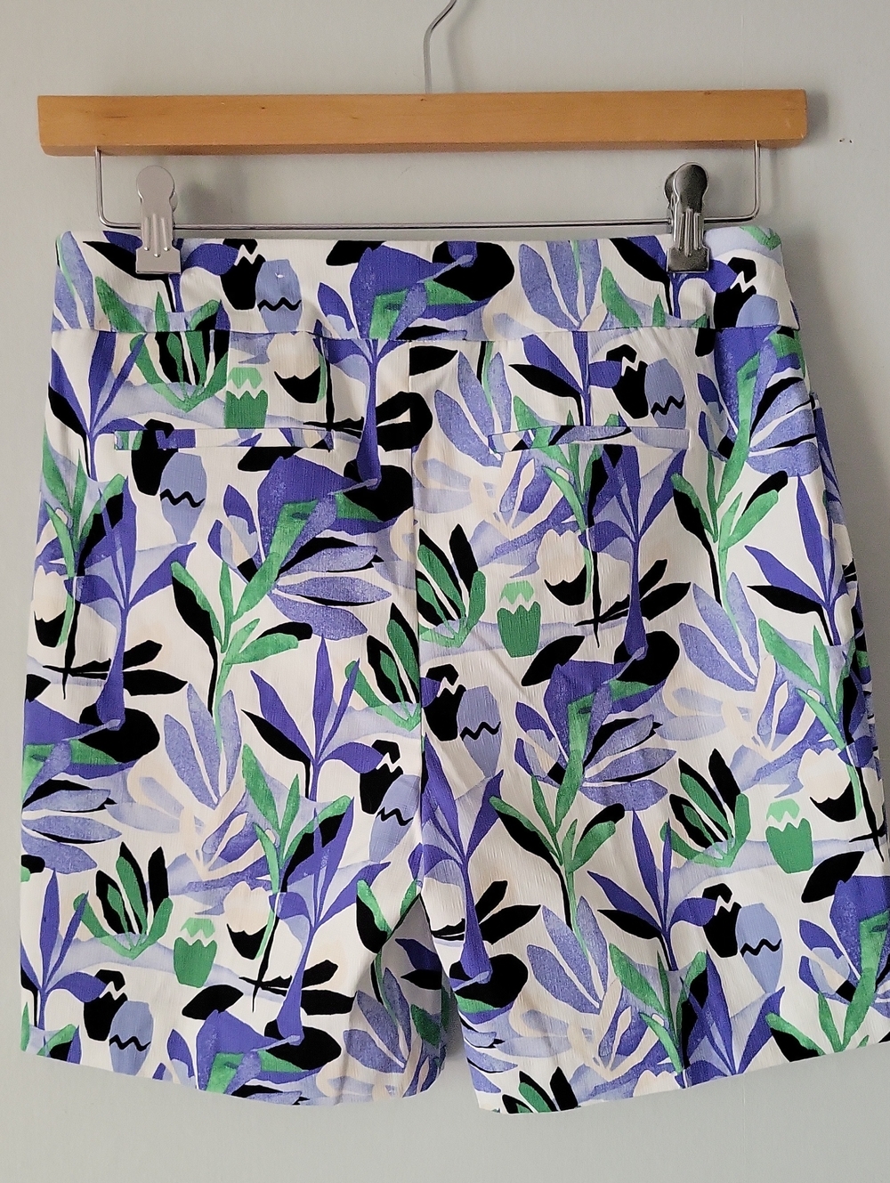 NWOT Chico's Floral & Leaf Print Pull-on Bermuda Shorts - Picture 7 of 8